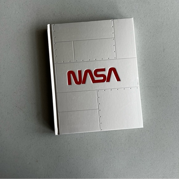 NASA Journal with blank pages & Augmented Reality inside covers. Great condition - Picture 3 of 6